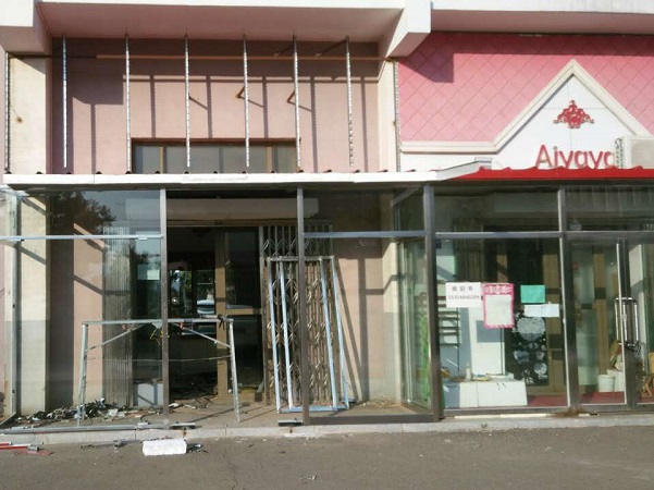 財經學院玻璃隔斷施工現場
